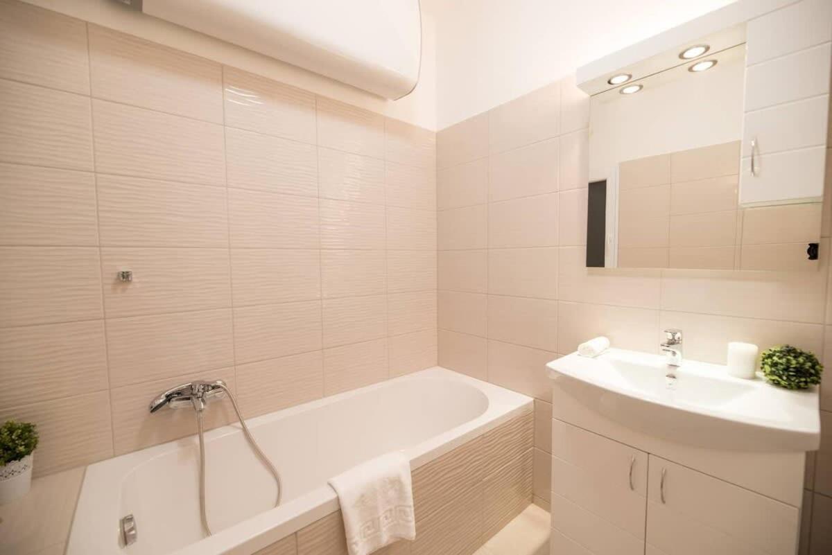 Trendy Central Apartment At Castle Budapest Exterior photo